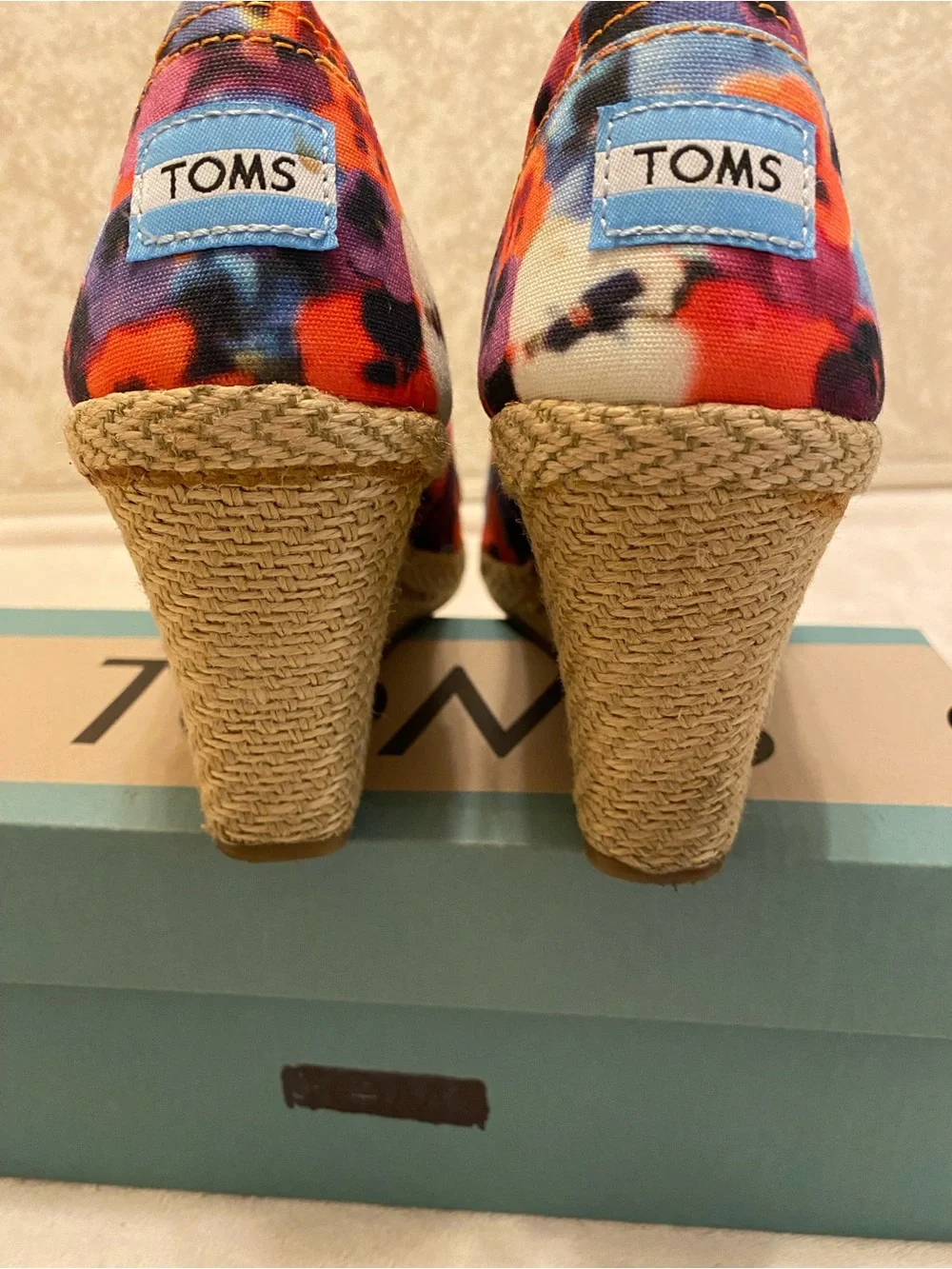 Toms pattern vibrant